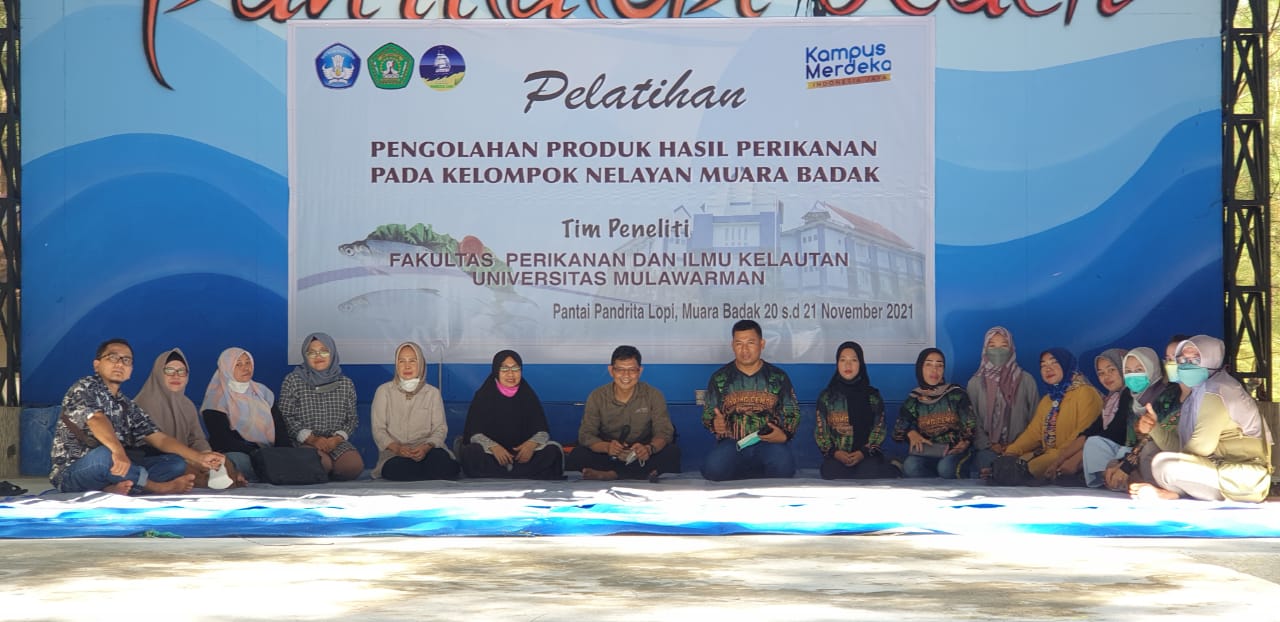 FPIK UNMUL melaksanakan pelatihan Pengolahan Hasil Perikanan bagi kelompok Nelayan di Muara Badak