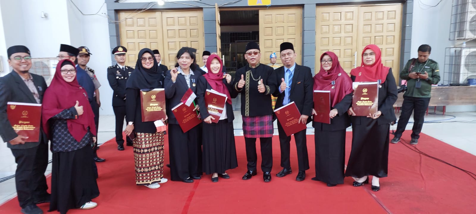 Pegawai FPIK Universitas Mulawarman menerima Penghargaan Satyalancana Karya Satya Tahun 2023